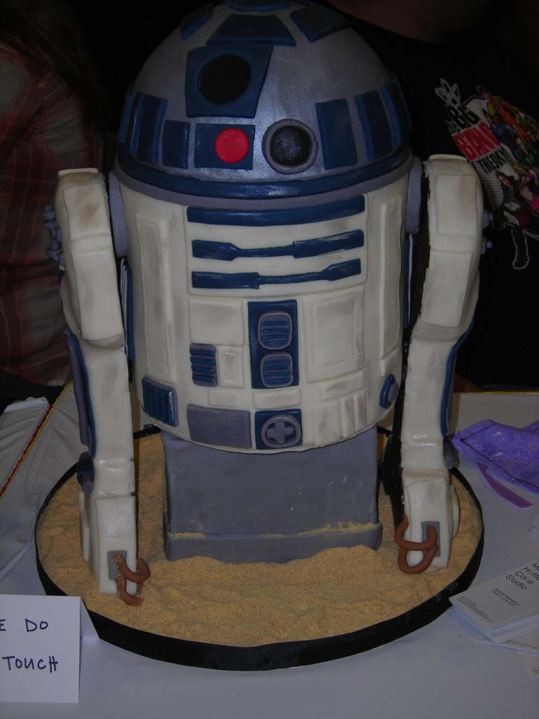 R2D2 Cake